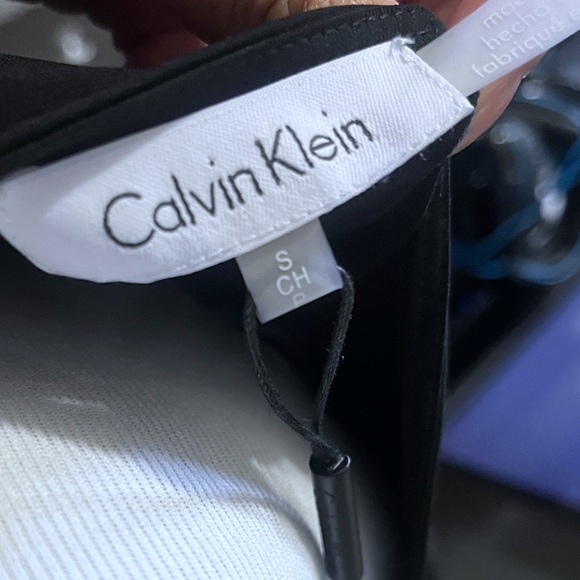 CALVIN KLEIN cold shoulder tunic - Picture 6 of 6
